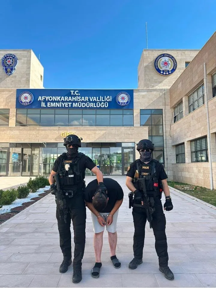 Suikast timi firarisine kalkan olan şahıs demir parmaklıklar ardında