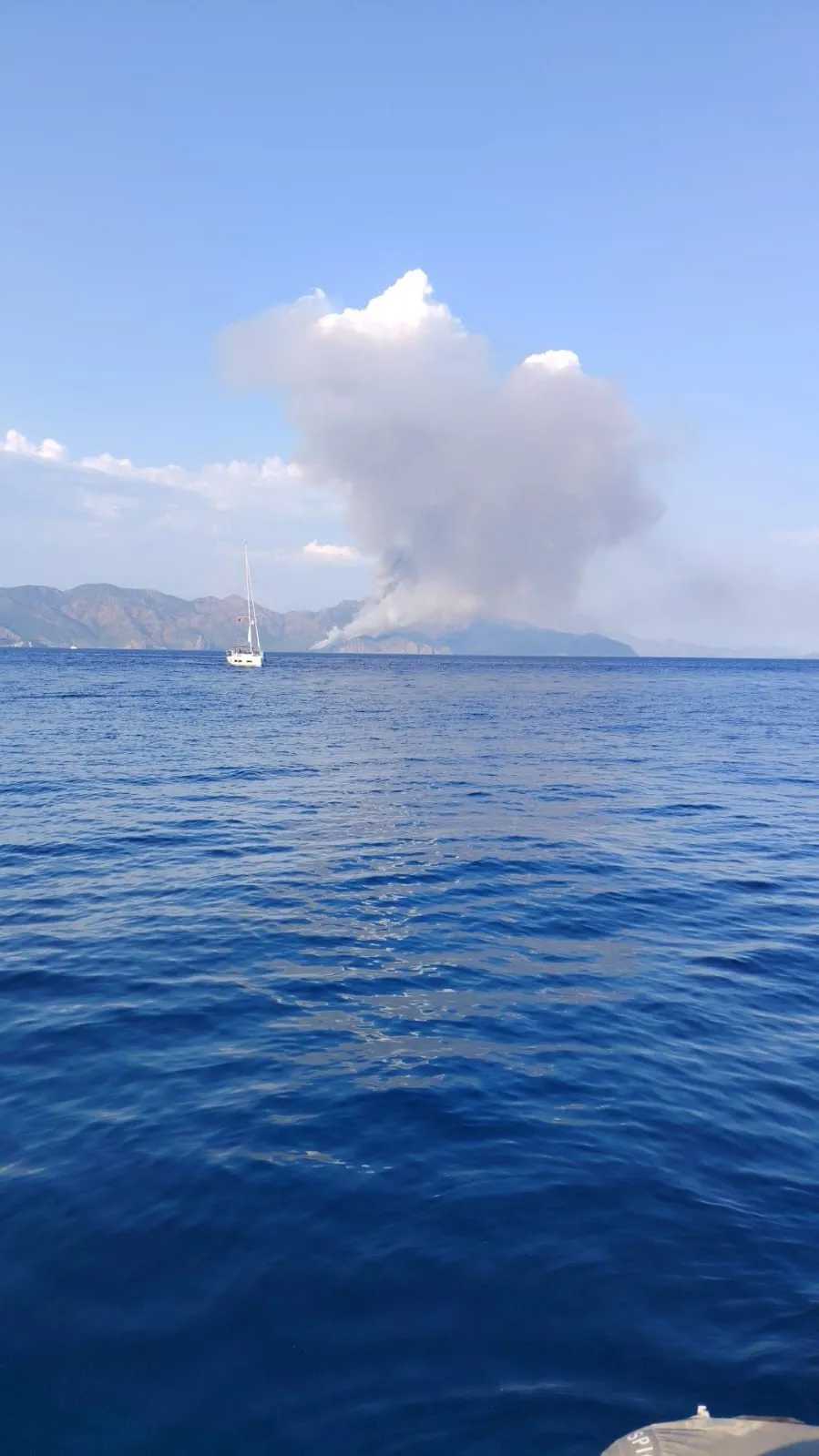 Marmaris'te orman alarmı: Ekipler zorlu araziyle mücadele ediyor