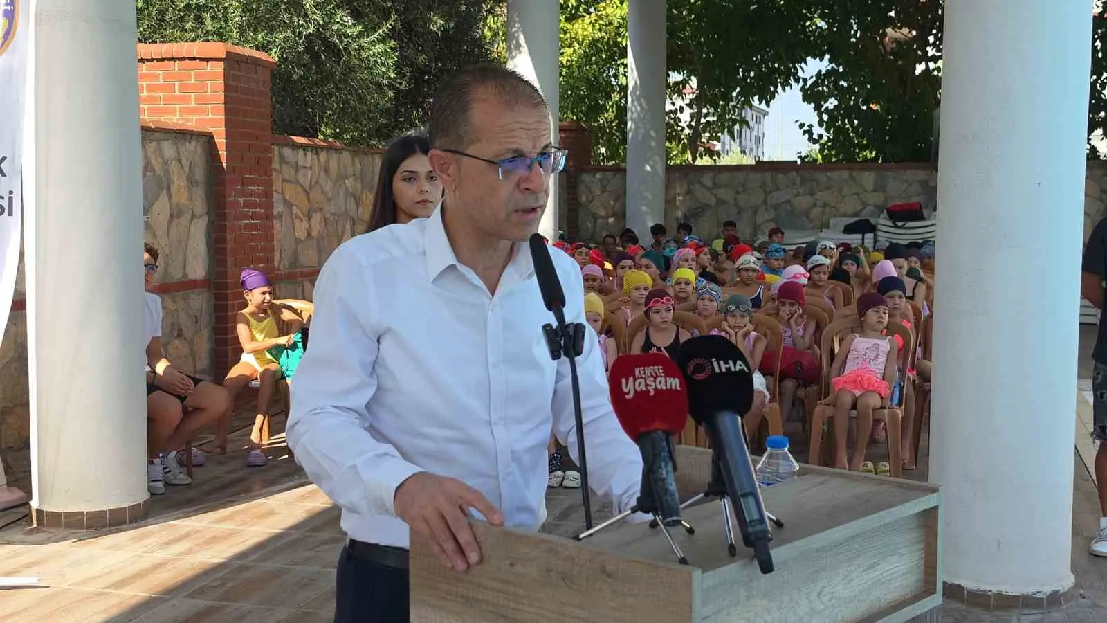 Kuyucak’ta Havuz Dolu Dolu Geçti: Minik Yüzücülerden Renkli Veda
