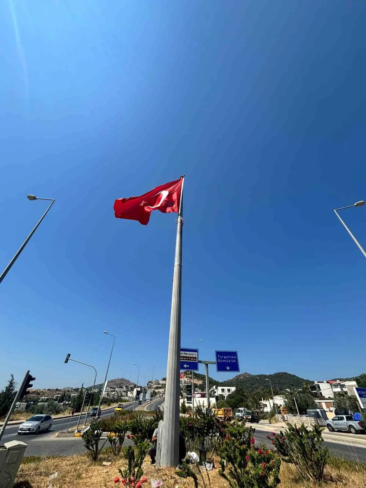 Bodrum’da ay-yıldızlı gurur için hummalı çalışma: Direkler yenilendi