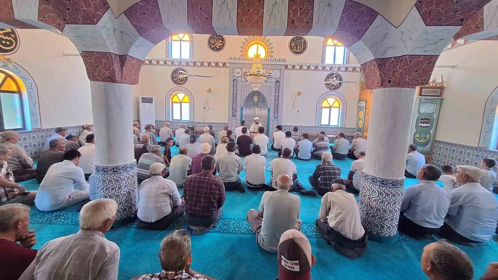 Manisa'da toprak suya hasret kaldı: Beyharmanı sakinleri semaya el açtı