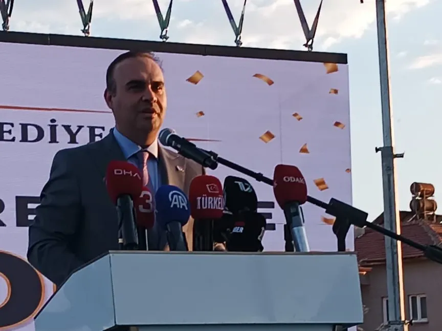 Bakan Kacır'dan muhalefete sert gönderme: Kamu kaynaklarını savuranları millet görüyor