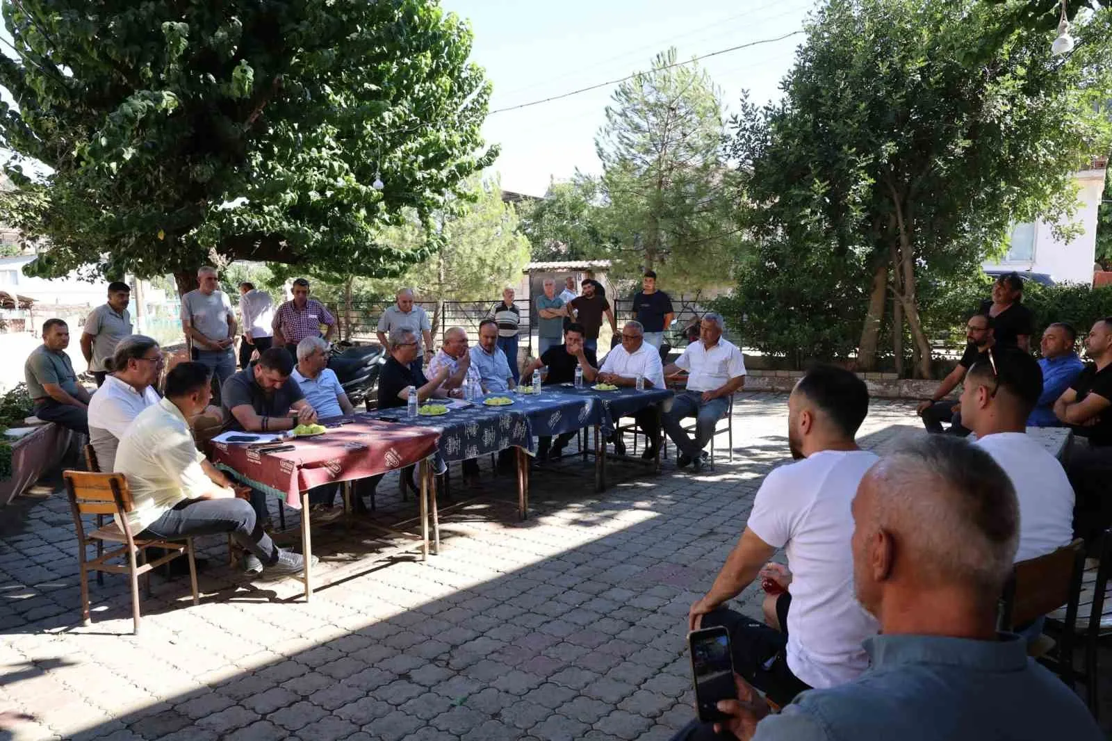 Nazilli’de saha mesaisi: Başkan Tetik’ten kırsal mahallelere hizmet sözü