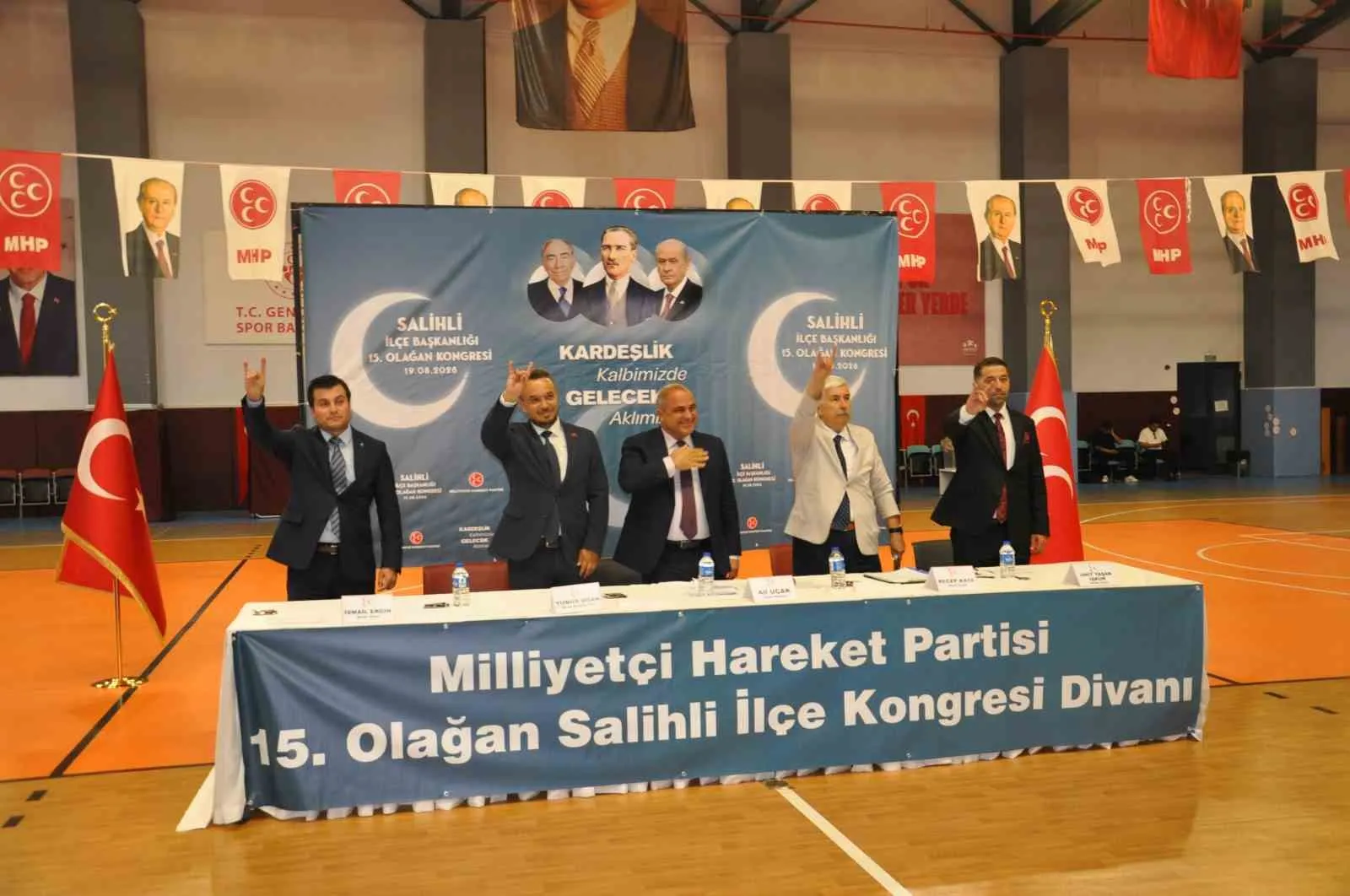 Salihli MHP’de yeni dönem: Sefa Ergün güven tazeledi