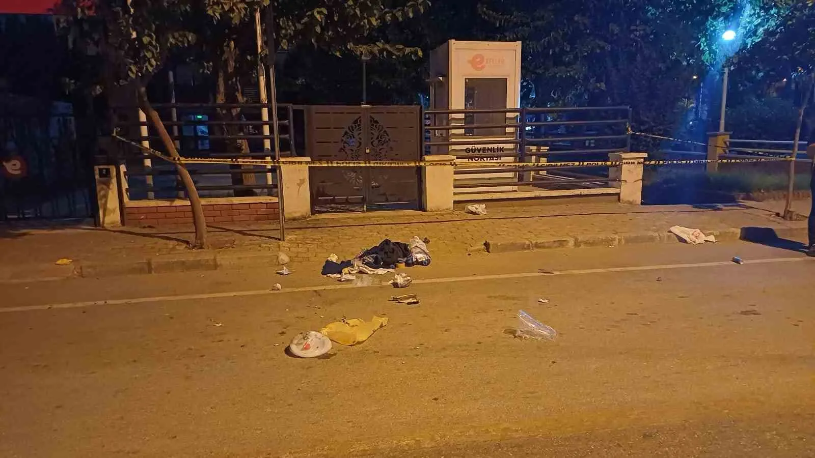 Gece Yarısı Otobüs Durağında Şüpheli Çanta Panik Yarattı