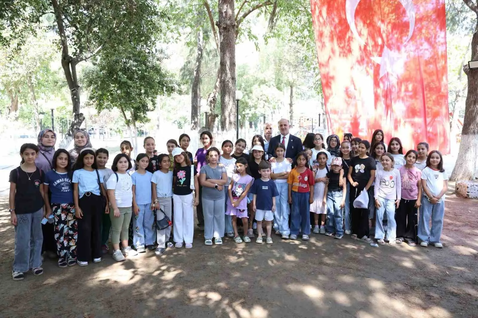 İncirliova'da minik öğrencilere başkan desteği: Geleceğimiz emin ellerde