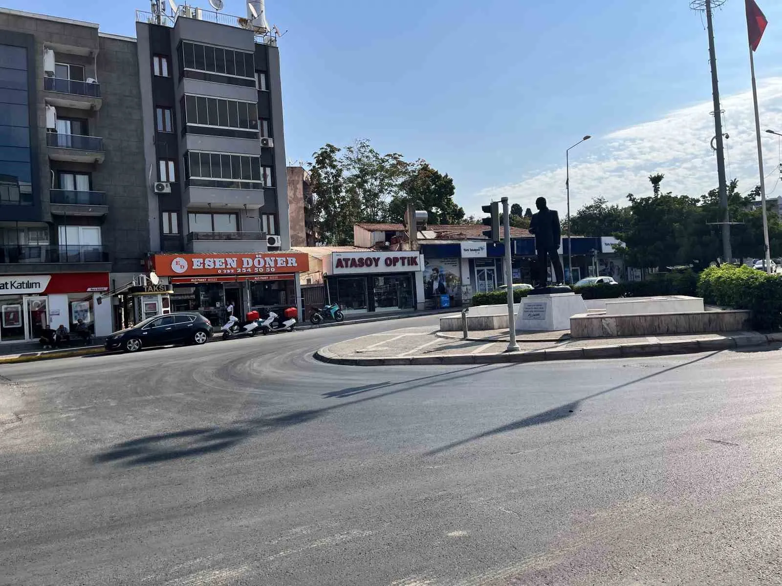 İzmir’de kaldırımda dehşet anları: Telefonla konuşurken ölümden döndü