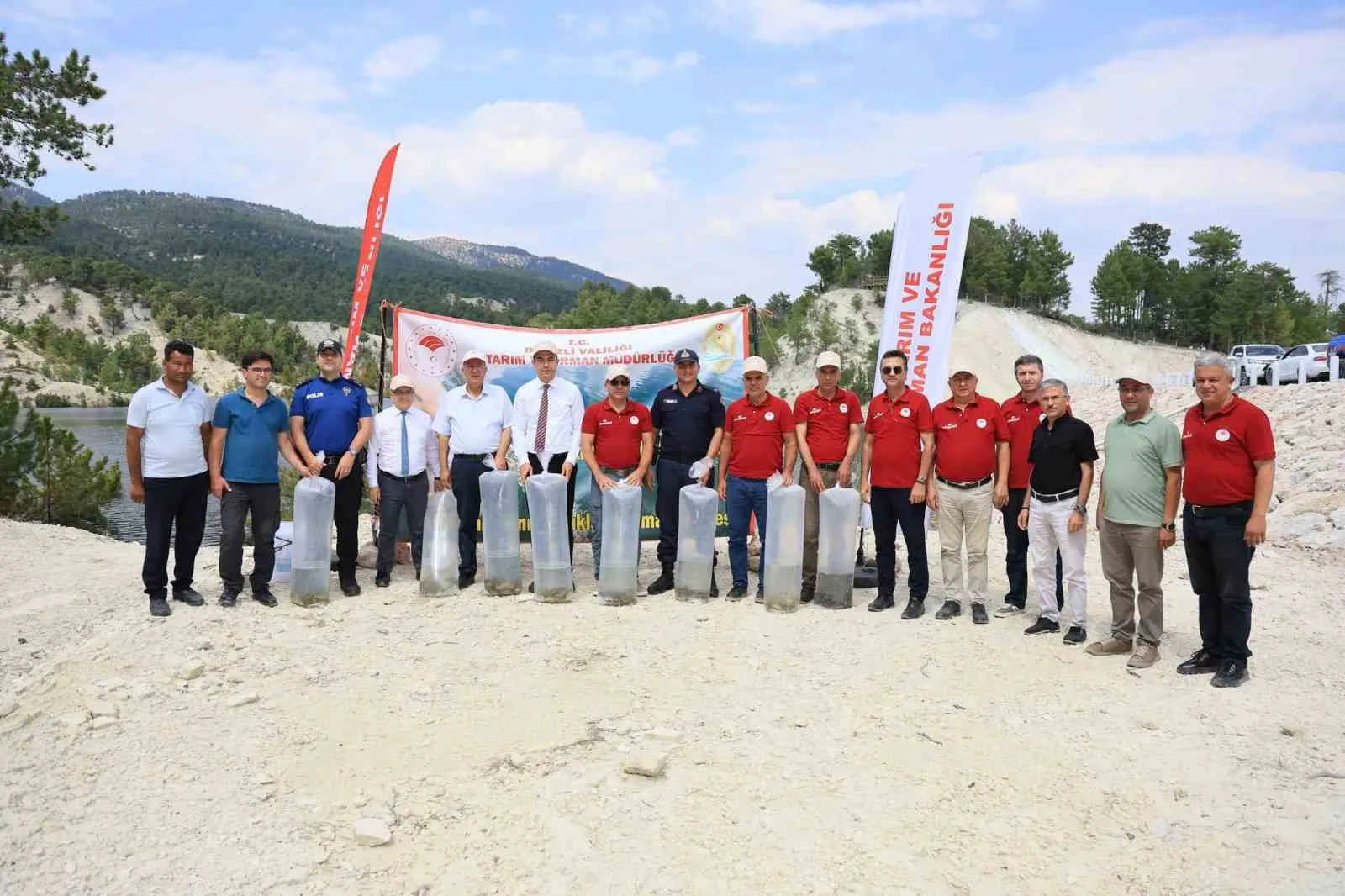 Denizli’nin göletlerinde devasa dönüşüm: 1,3 milyon balık suya bırakıldı