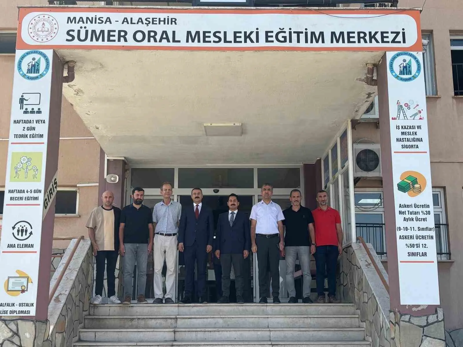 Öğrenciler pırıl pırıl sınıflara kavuşuyor: Yükümlüler okulları yeni döneme hazırlıyor
