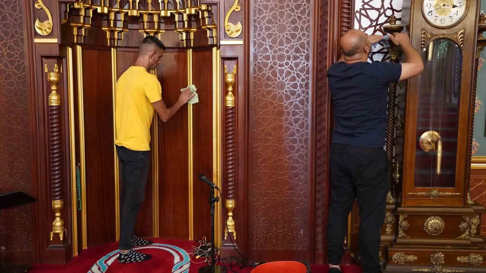 Yunusemre'de huzurlu ibadet için hijyen seferberliği