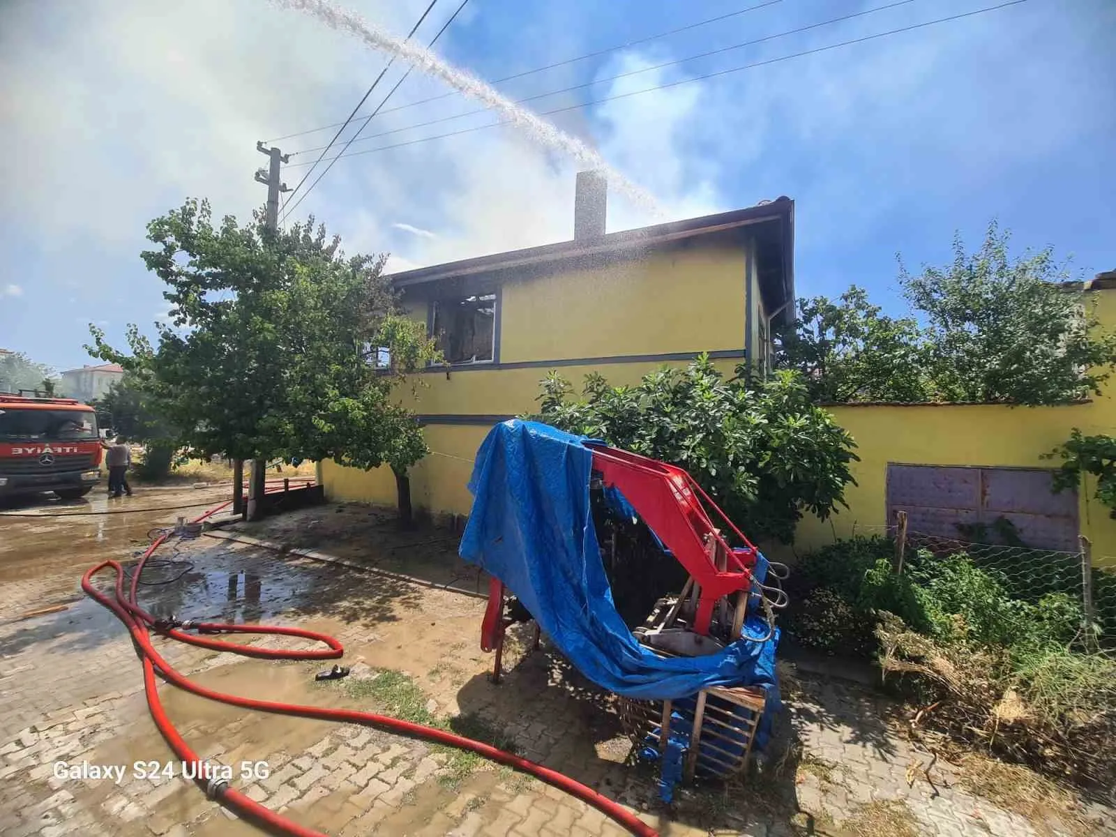 Afyonkarahisar'da korkutan yangın: Bir yuva küle döndü