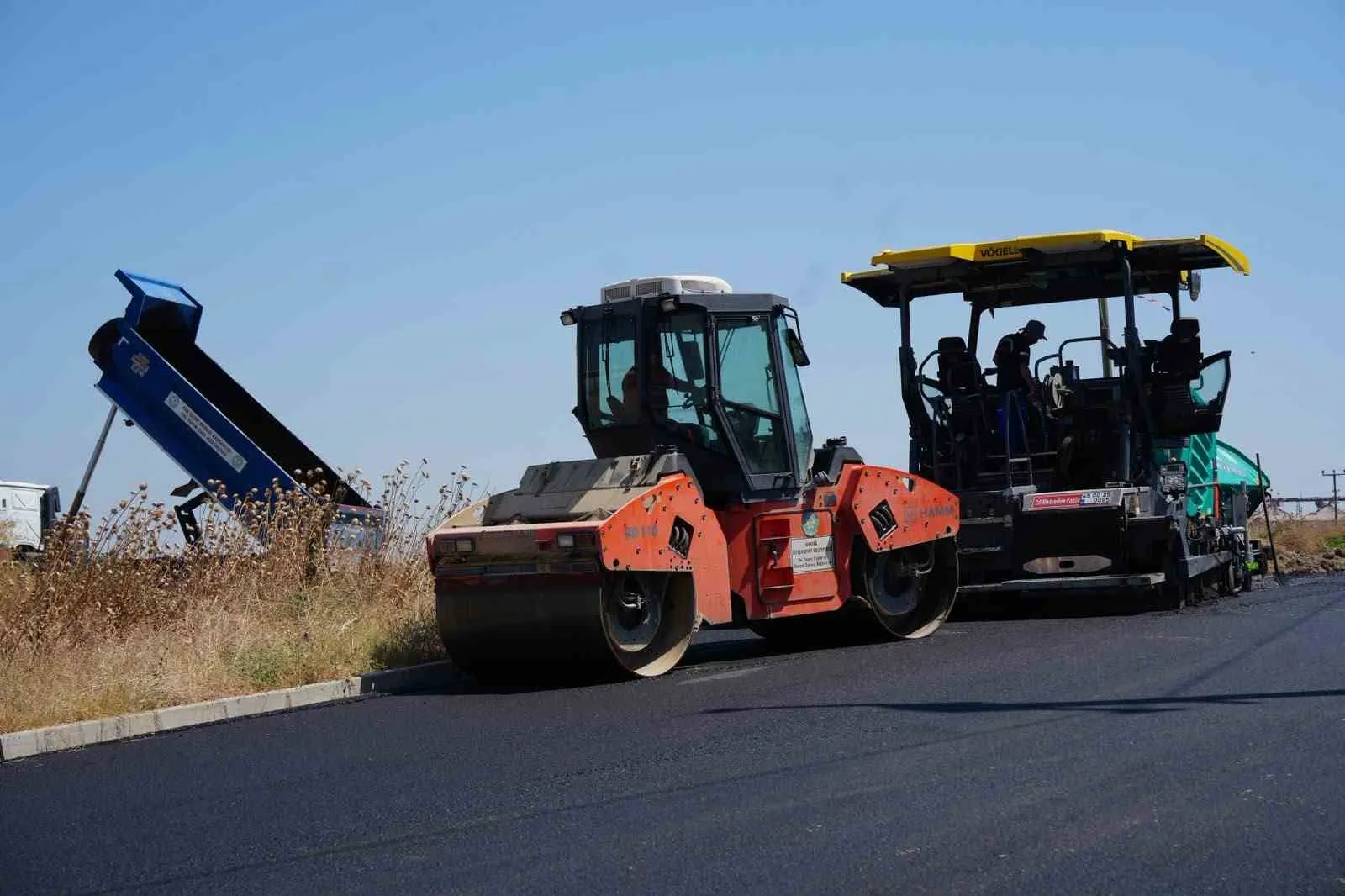 Turgutlu’da Asfalt Mesaisi Tüm Hızıyla Sürüyor: Başkan Akın’dan Sahada Tam Mesai