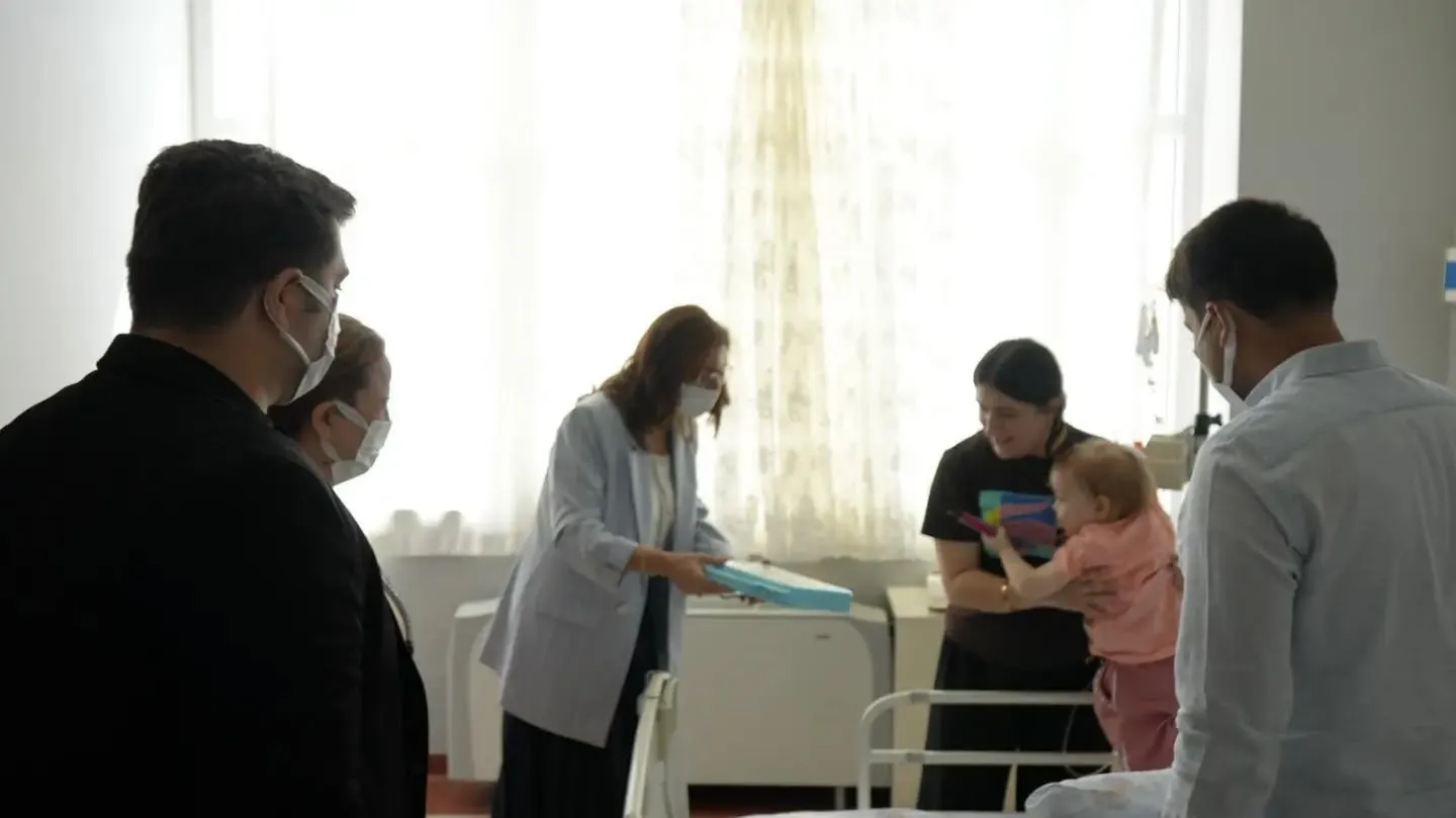 ADÜ Hastanesi’nde anlamlı buluşma: Minik kalplere umut oldular