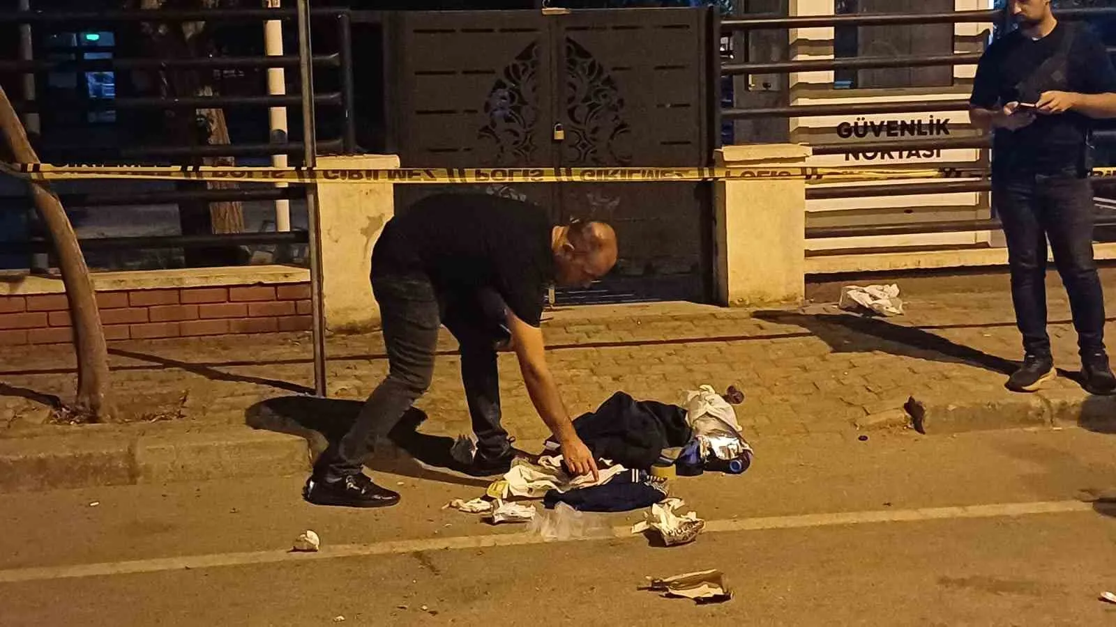Gece Yarısı Otobüs Durağında Şüpheli Çanta Panik Yarattı