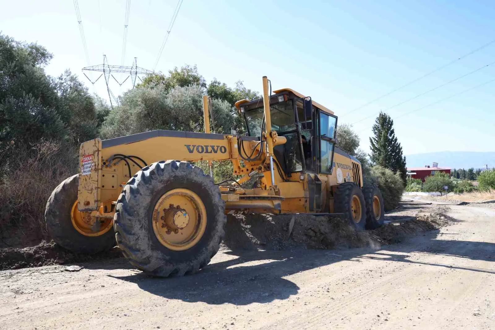 Karabağ Yolu’na Konforlu Dokunuş: Genişletme ve Sathi Kaplama Çalışması Başladı