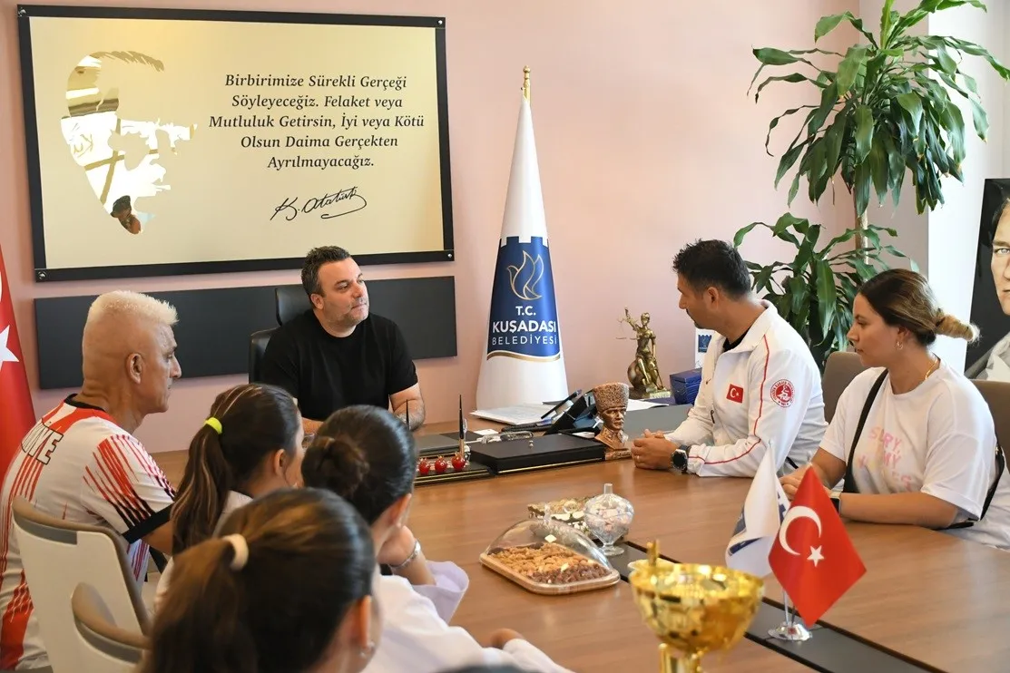 Kuşadalı Karateciler Bursa’da Kürsüyü Sildi: 11 Bireysel, 3 Takım Madalyası