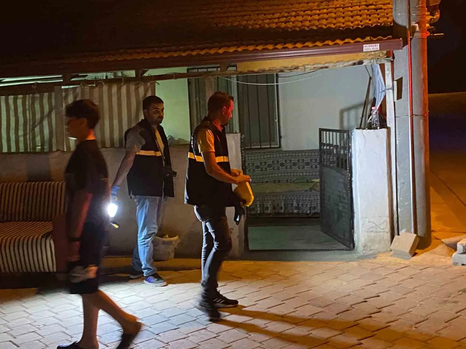 Aile Tartışması Silahlı Baskına Dönüştü: Bahçedeki Çocuk Vuruldu