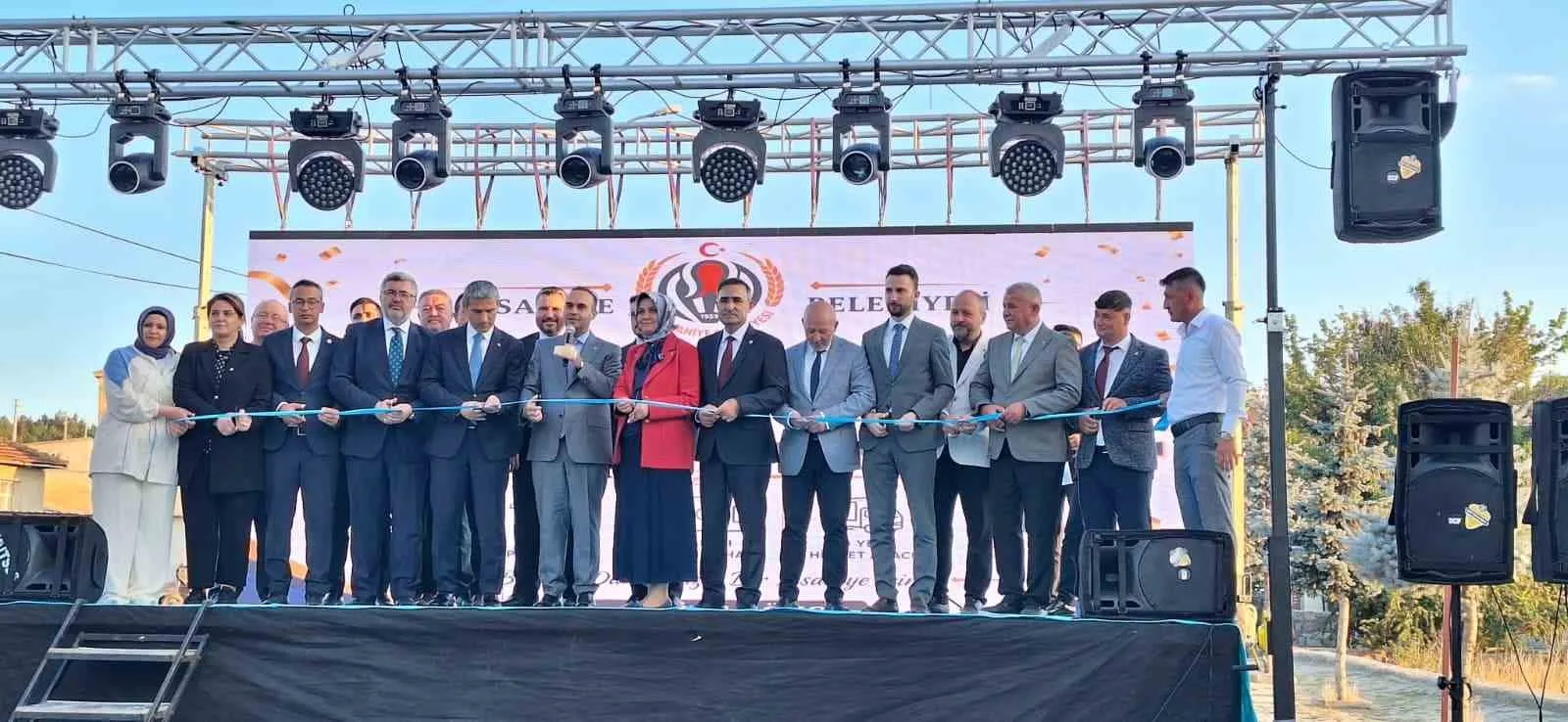 Bakan Kacır'dan muhalefete sert gönderme: Kamu kaynaklarını savuranları millet görüyor