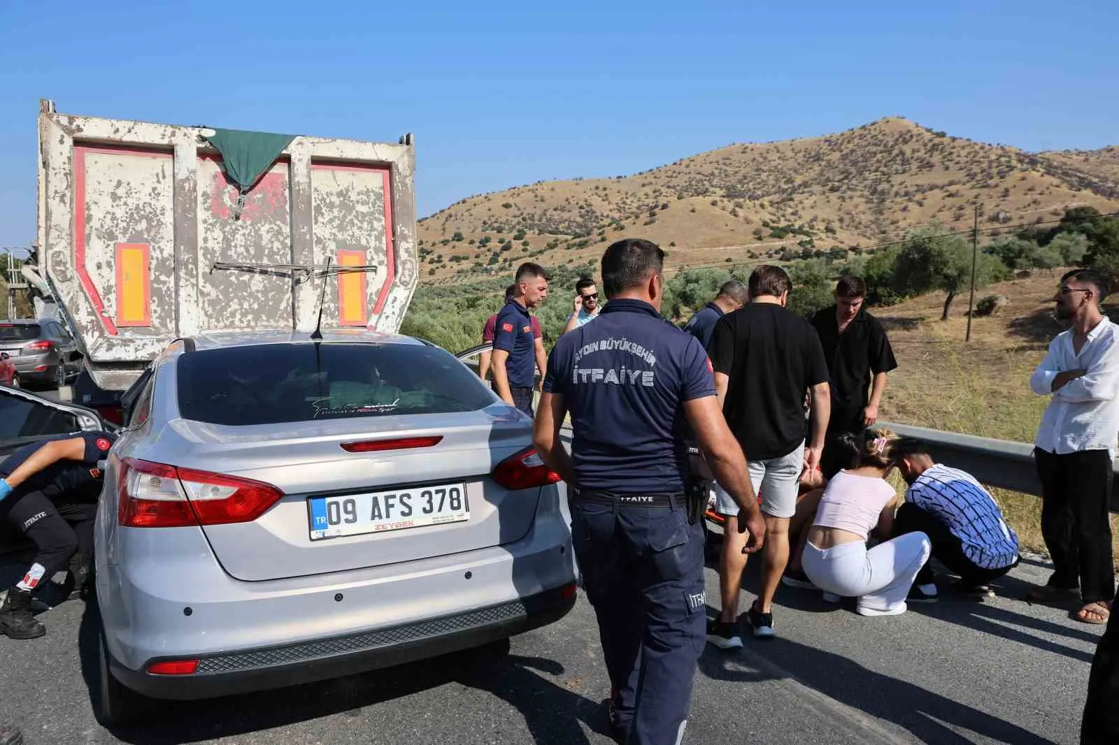 Aydın-Muğla yolunda korkunç kaza: Tırın altına giren araçtaki baba ve kızından acı haber
