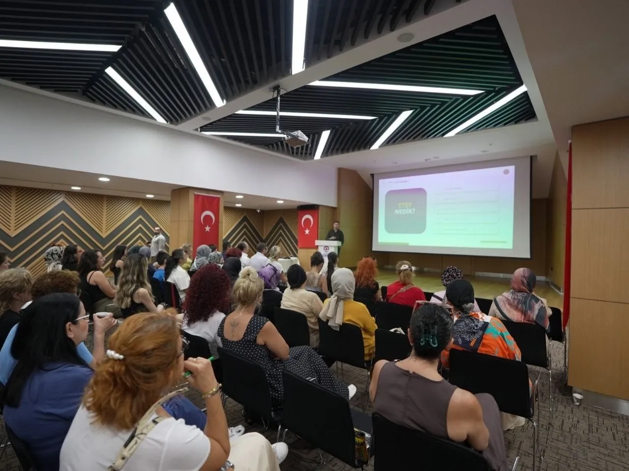 Denizlili kadınların el emeği tasarımları dünya pazarına açılıyor