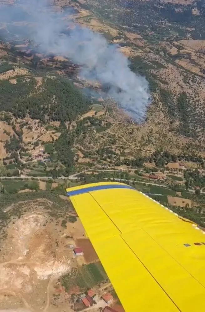 Kiraz’da Alevlere 4 Uçak ve 5 Helikopterle Müdahale: Yangın Büyümeden Söndürüldü