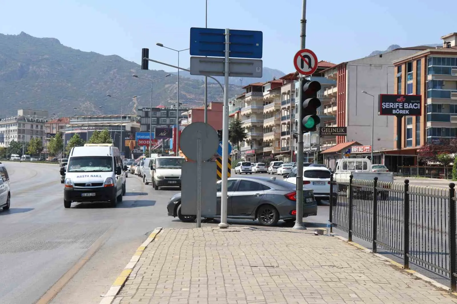 Denizli’de trafik kuralları hiçe sayılıyor: Kavşak adeta kaza fabrikasına döndü