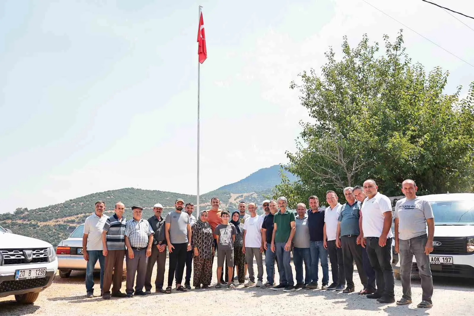 Babadağ’da Vatandaşla Buluşan Çavuşoğlu, Yol Çalışmalarını Yerinde Denetledi