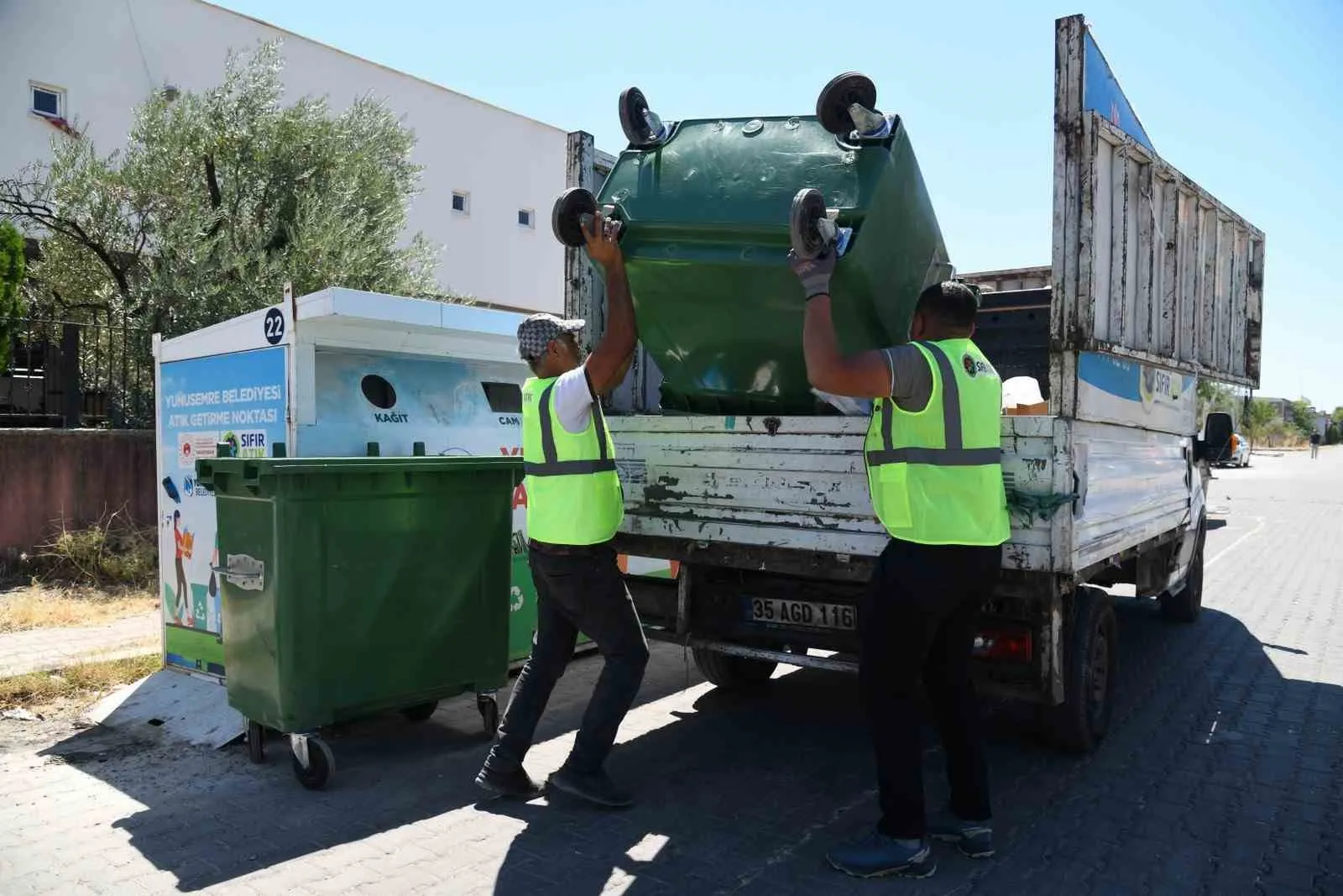 Yunusemre’de atıklar çöpe değil ekonomiye gidiyor: Yıllık 150 tonluk dev kazanım