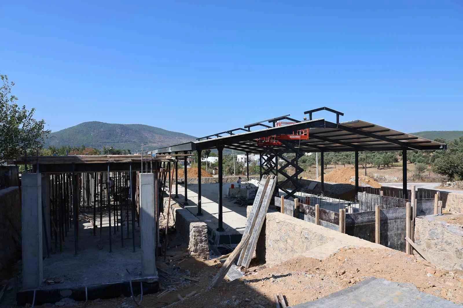 Pınarlıbelen’in Yeni Çehresi Şekilleniyor: Çok Amaçlı Tesis Yüzde 75’i Geçti