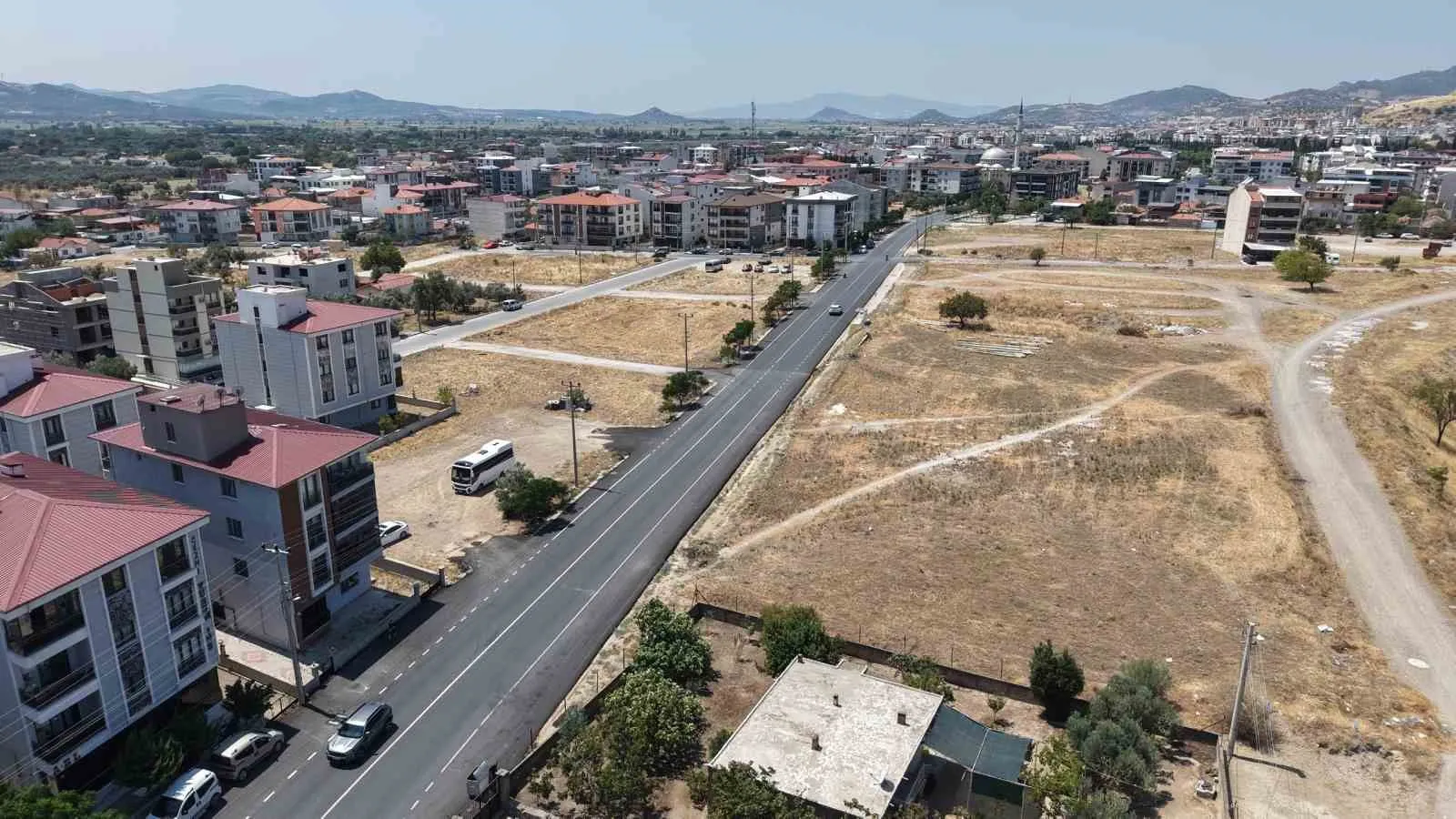 Bergama’da ulaşım konforu zirveye taşınıyor: Okul çevreleri ve kırsal yollar yenilendi