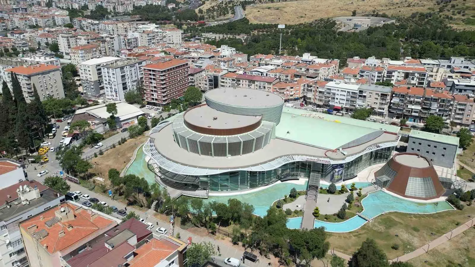 İzmir’in Sanat Vizyonuna Üçüncü Büyük Mühür: Bornova Kültür Merkezi Sahnesini Aldı
