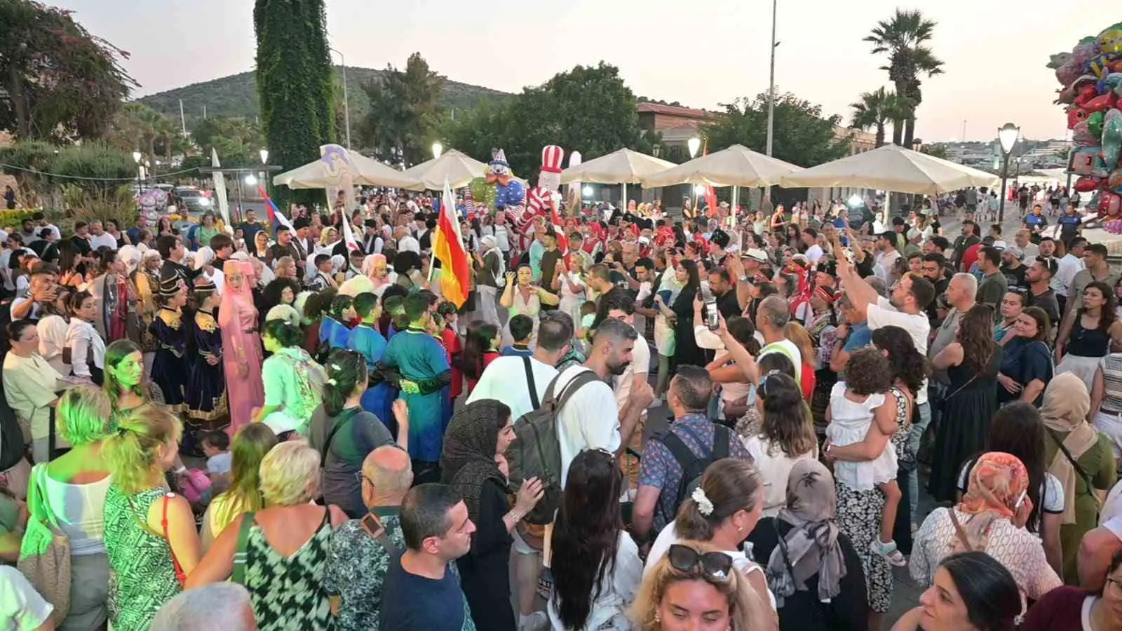 Çeşme’de dansın evrensel dili: Dokuz ülkenin ritmi Ege’de yankılandı