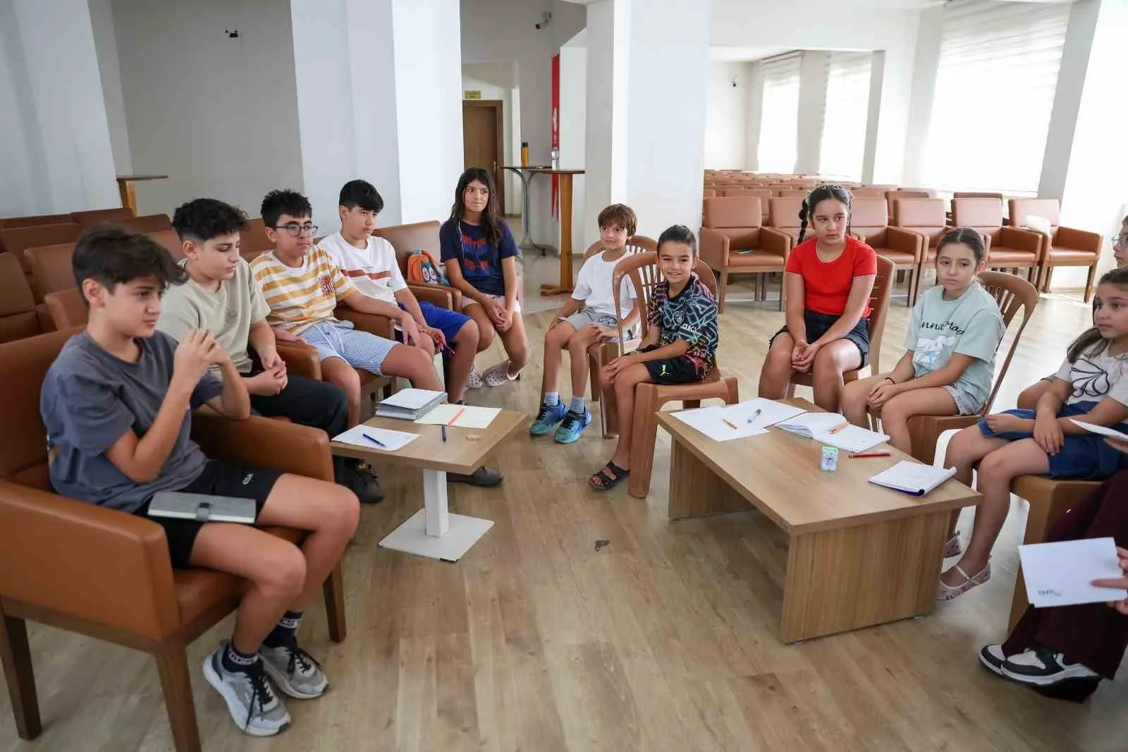 Efelerli minikler felsefe ile dünyayı keşfediyor