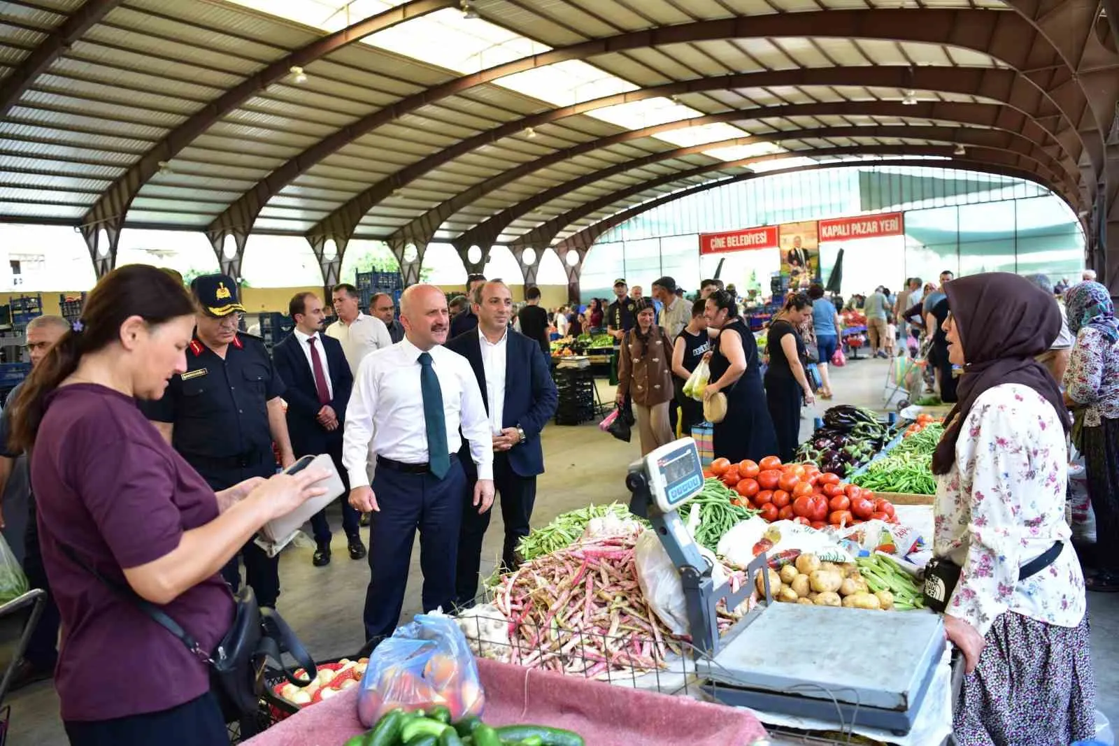Vali Varol’un Çine mesaisi: Pazar yerinde samimi diyaloglar