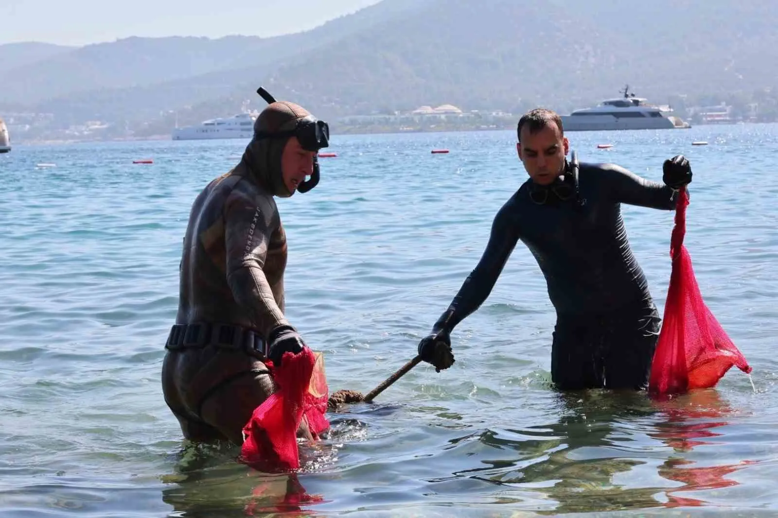 Torba Koyu’nun Derinliğinden 75 Kilo Çöp Çıktı: Dalgıçlar Deniz Dibi Temizliğinde Buluştu