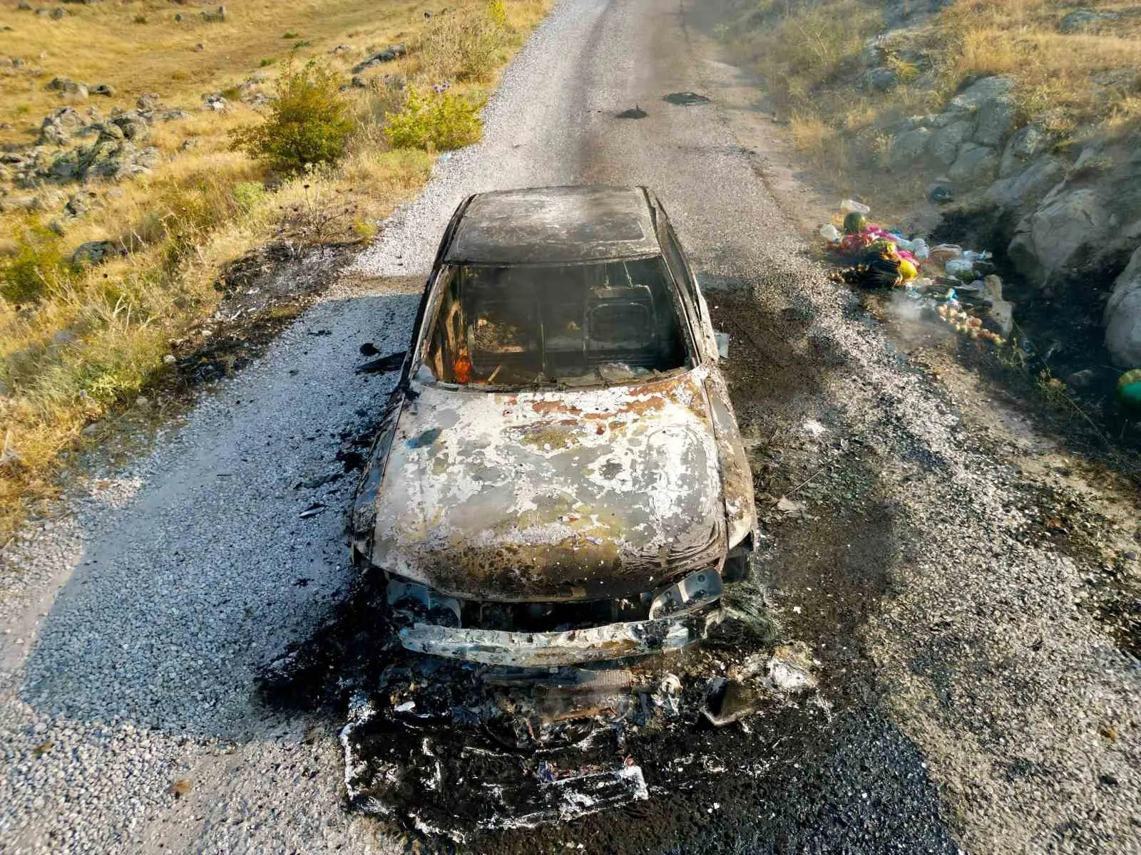 Afyonkarahisar’da korku dolu anlar: Seyir halindeki otomobil alev topuna döndü