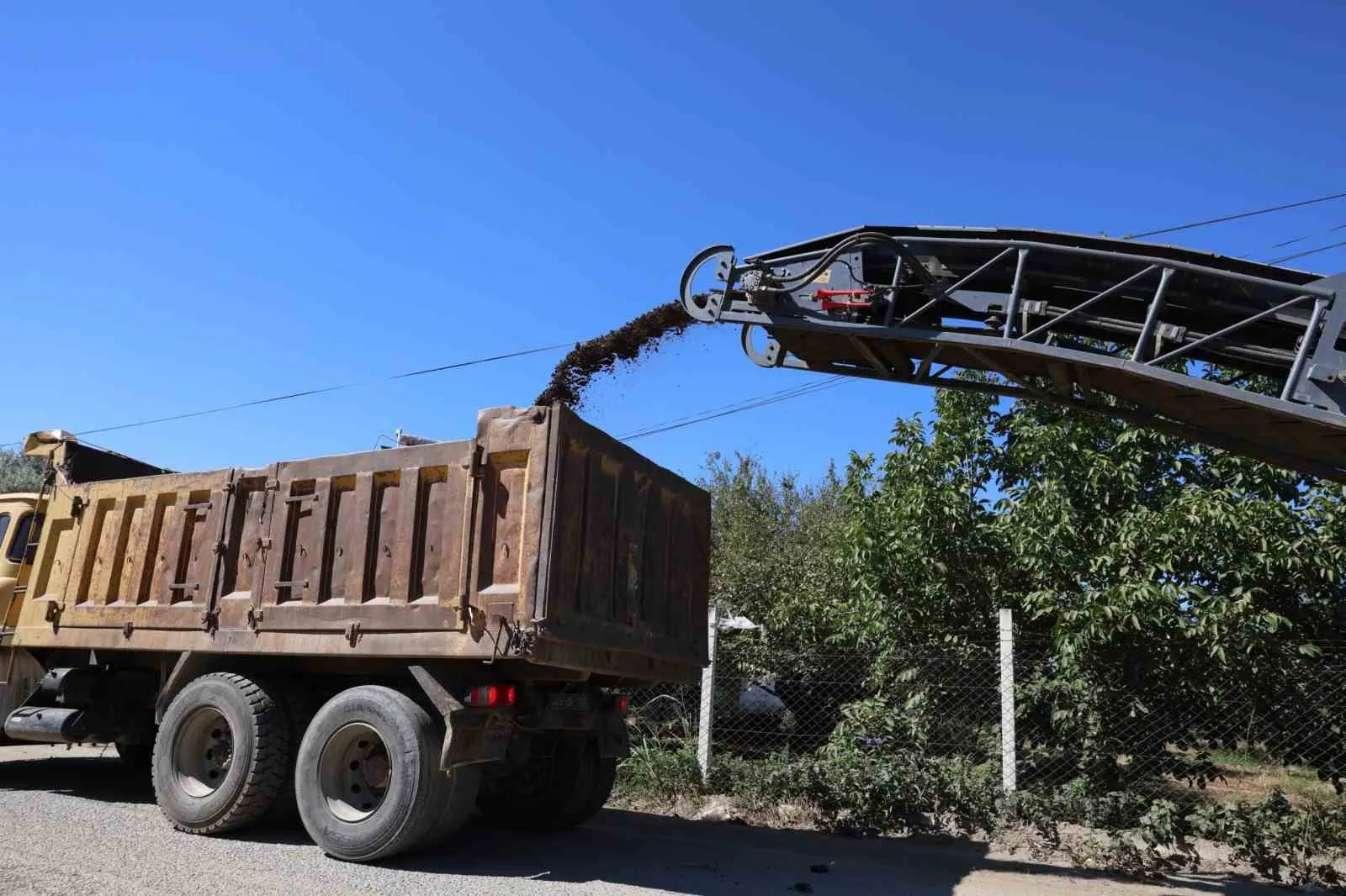 Karabağ Yolu’na Konforlu Dokunuş: Genişletme ve Sathi Kaplama Çalışması Başladı
