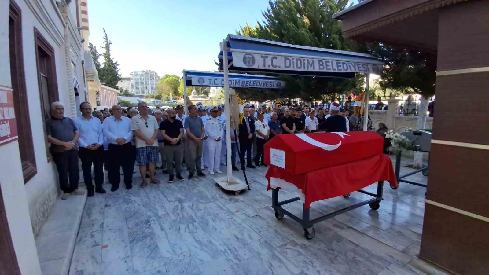 Didim'de hüzünlü veda: Kıbrıs Gazisi Hayrettin Elik son yolculuğuna uğurlandı