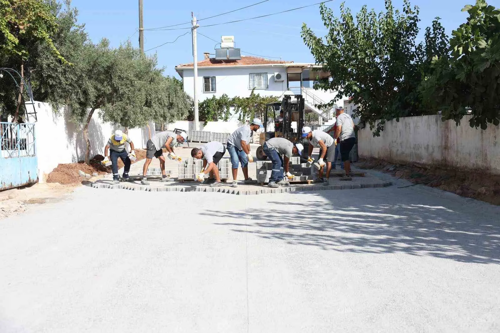 Denizköy’de Yol ve Sosyal Alan Seferberliği: Didim Belediyesi’nden Eş Zamanlı Yatırım Hamlesi