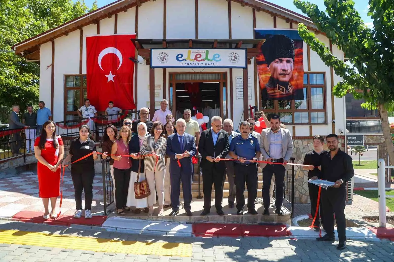 Uşak'ta Bir İlk: El Ele Kafe ile Engeller Ortadan Kalkıyor