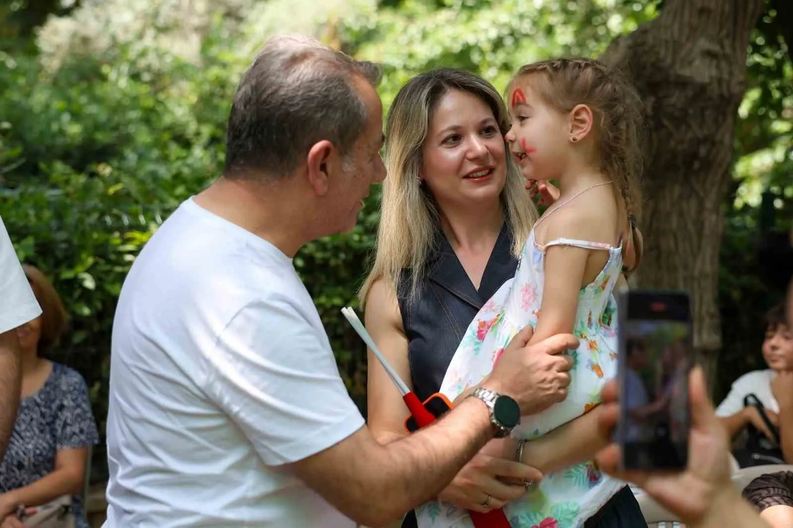 Efeler'de miniklere sahne kapıları açılıyor: Çocuklar hem izleyecek hem oynayacak
