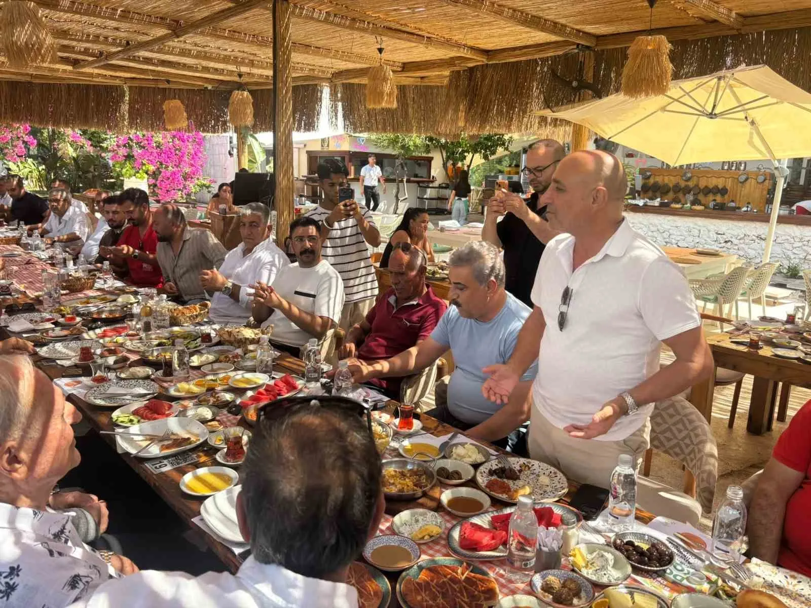 Bodrum'daki Vanlılardan vekillere ulaşım çağrısı: Bir günümüz yollarda geçiyor