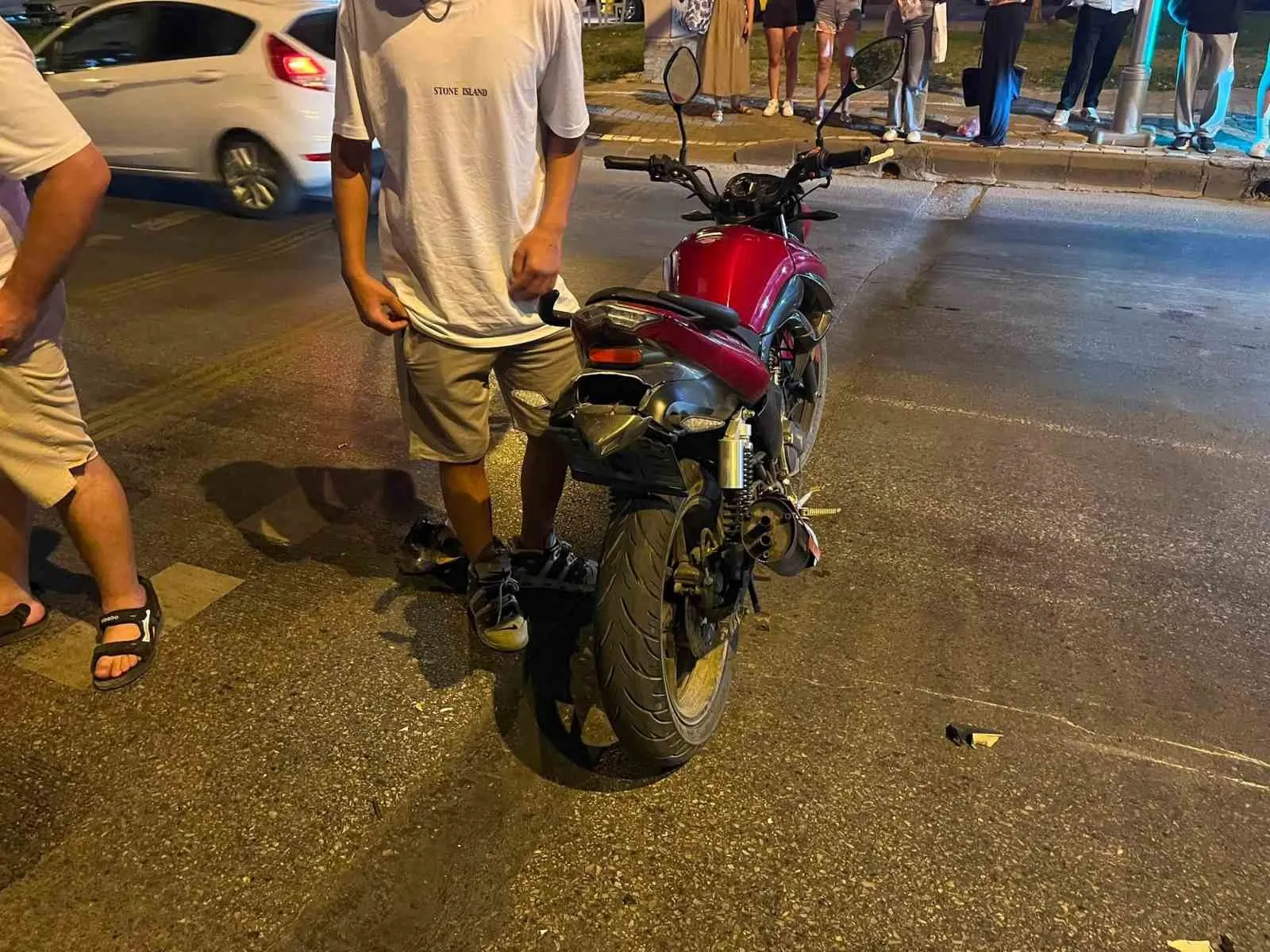 Menteşe'de trafik ışıklarında dehşet: Motosikletliye çarpıp kayıplara karıştı