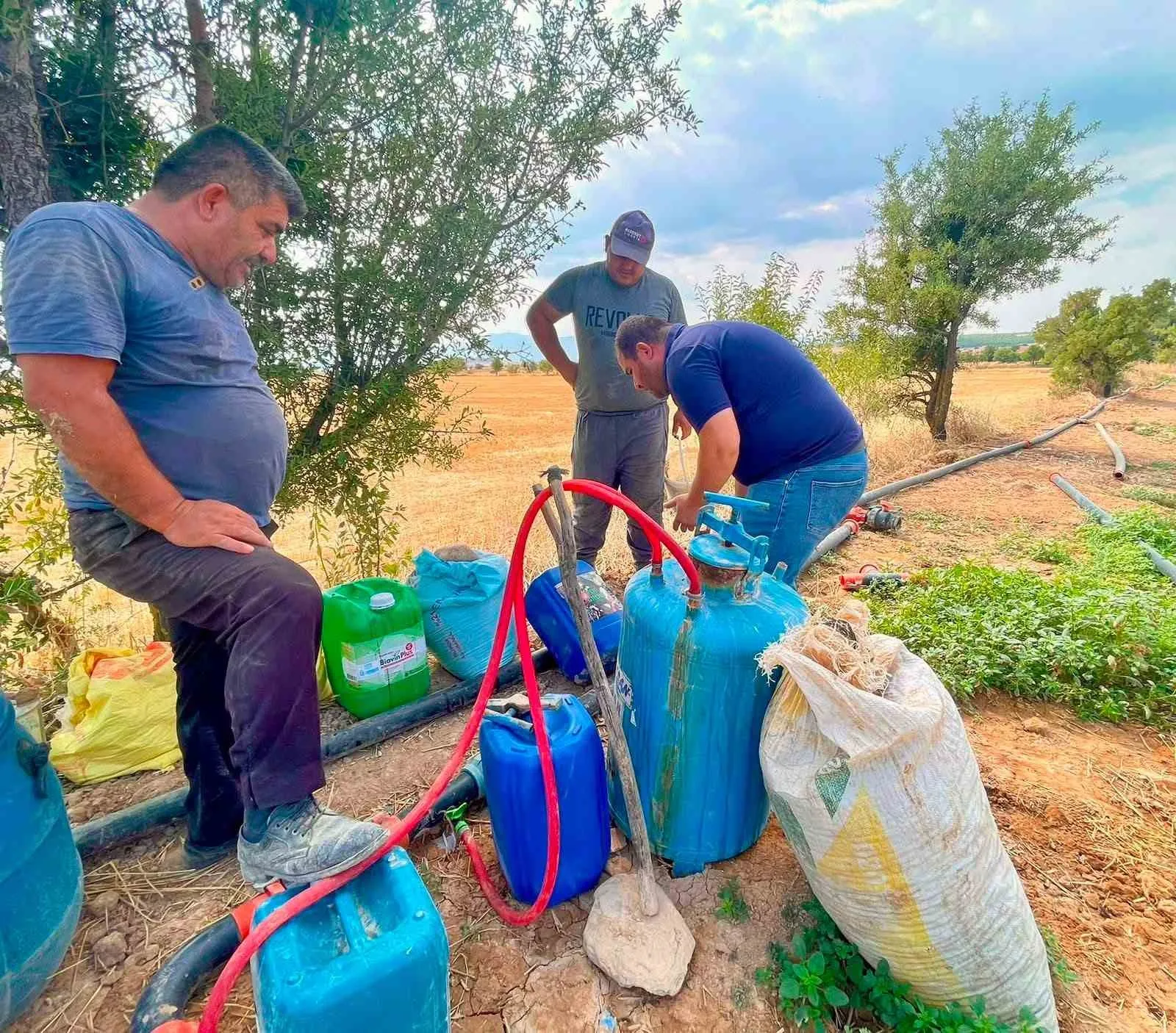 Dazkırı’da tarımsal dönüşüm mesaisi: Çiftçinin yeni rotası barbunya ve tütün
