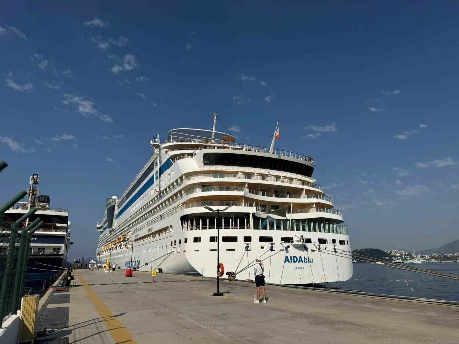 Bodrum limanında kruvaziyer hareketliliği: Dev gemiler rotayı Ege’ye çevirdi