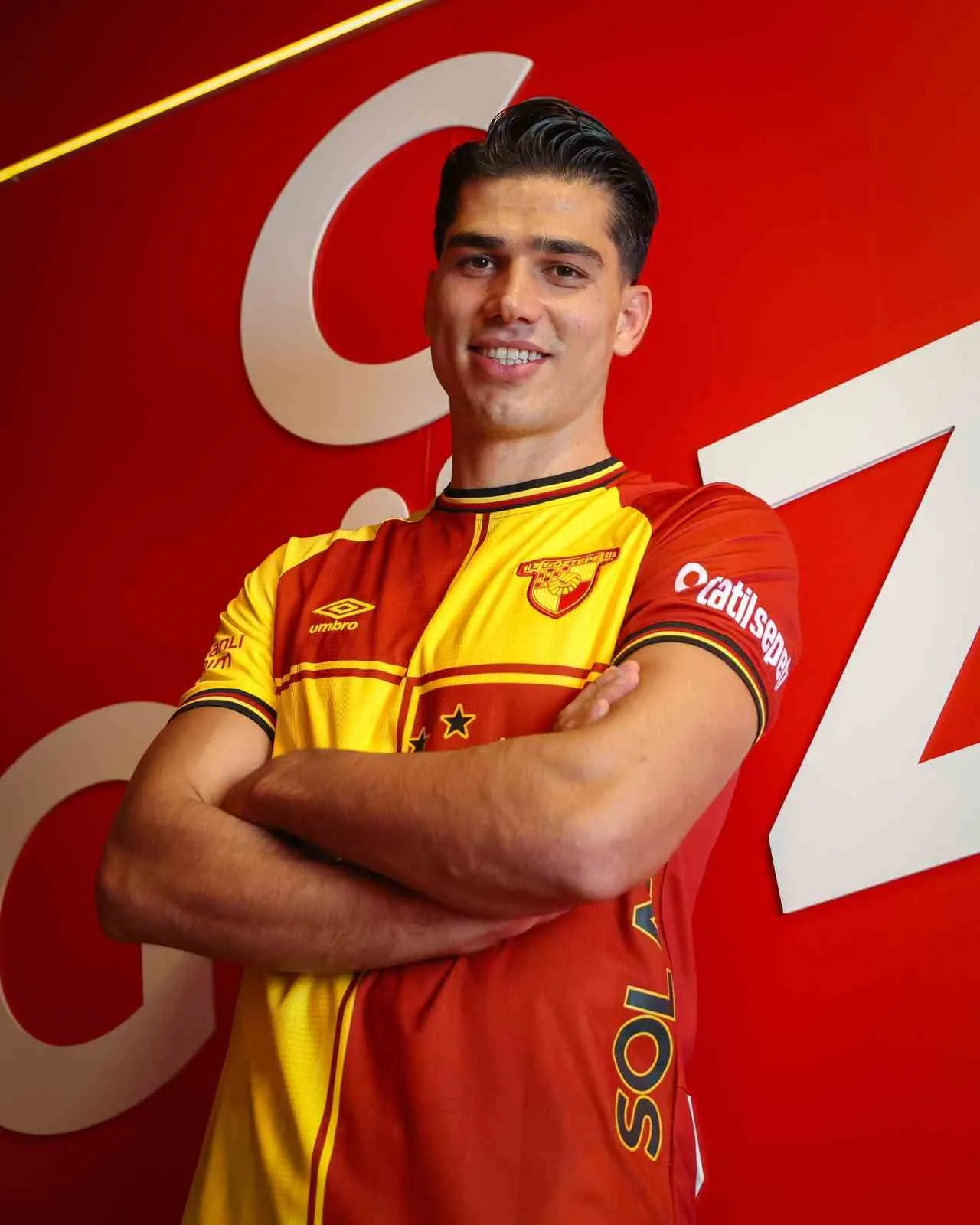 Göztepe'de Al-Jazira ile dev takas trafiği: Dennis yolcu, Akonnor yolda