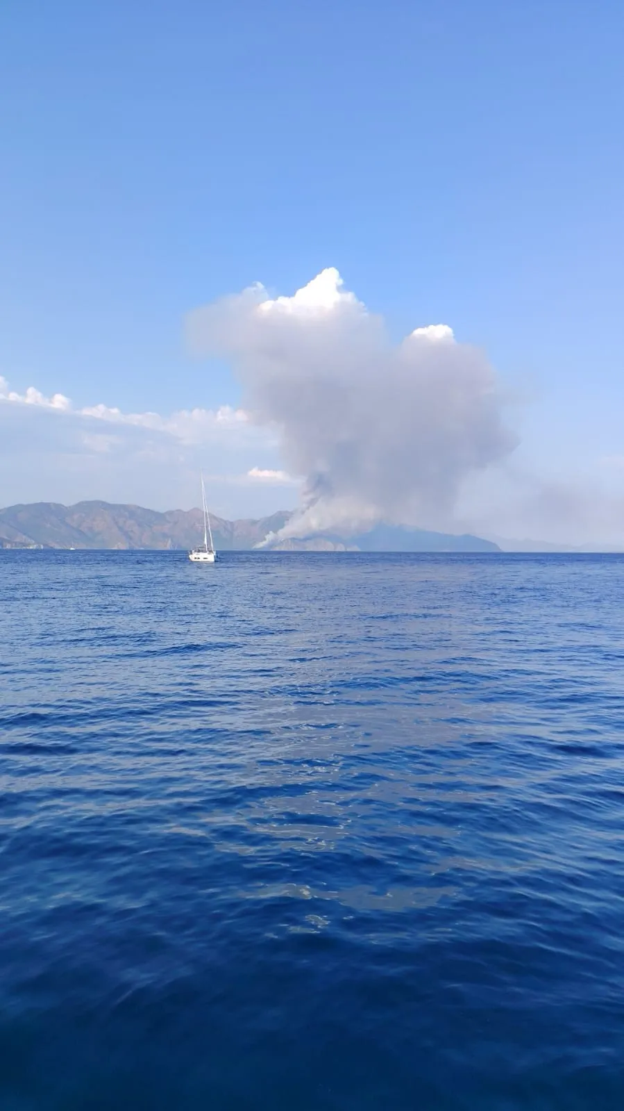 Marmaris'te orman alarmı: Ekipler zorlu araziyle mücadele ediyor