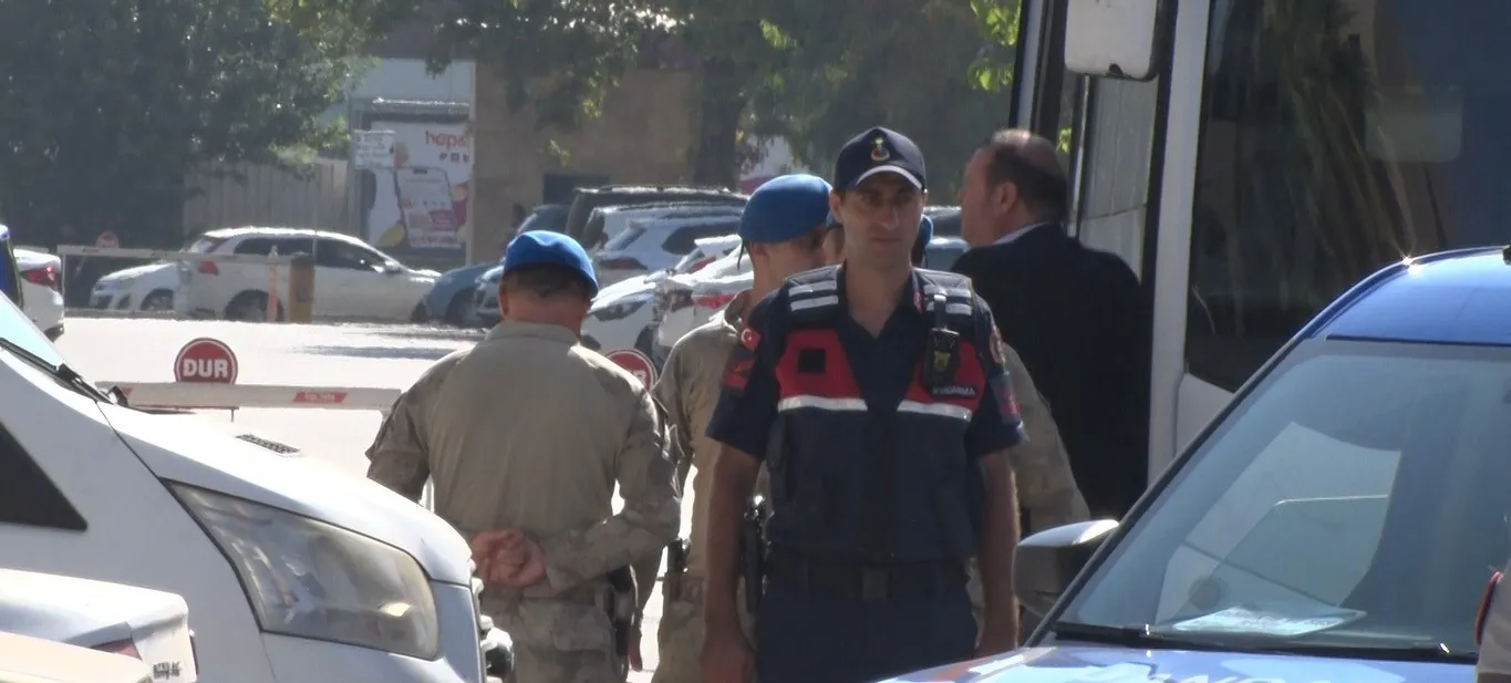 Menderes Belediyesi'nde rüşvet operasyonu: Başkan ve 16 şüpheli hakim karşısında