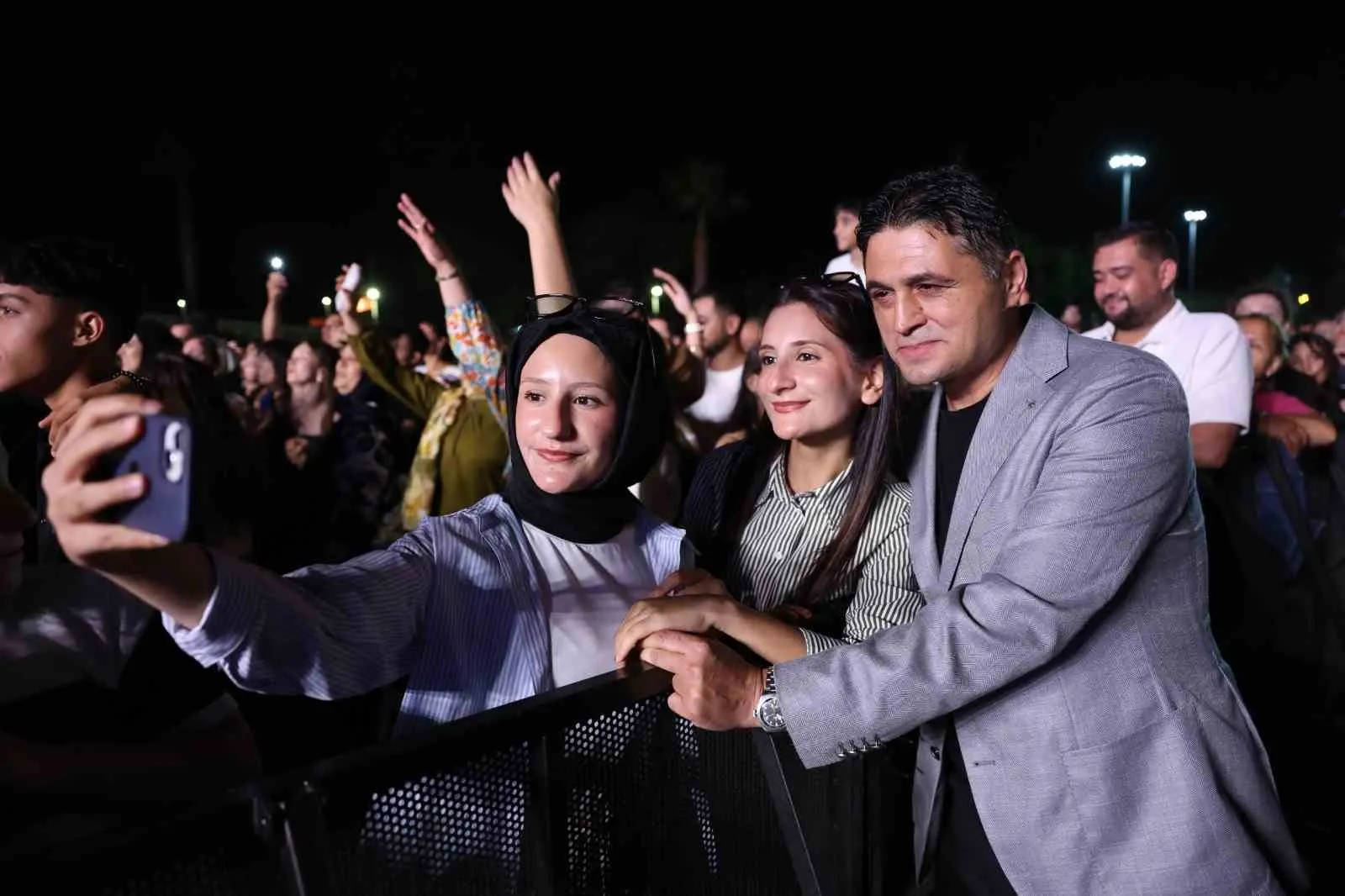 Aliağa’da sahne ışıkları hiç sönmüyor: Sanat şöleninde ikinci perde kapandı