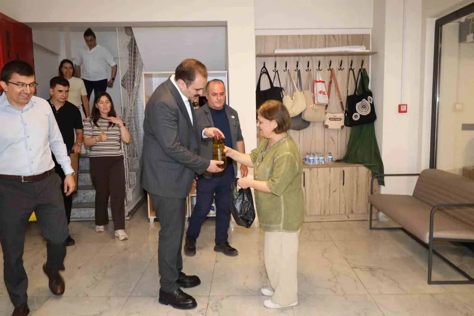 Karacasu’da üretim ve dayanışma sofrası: Kaymakam Battal kursiyerlerle buluştu